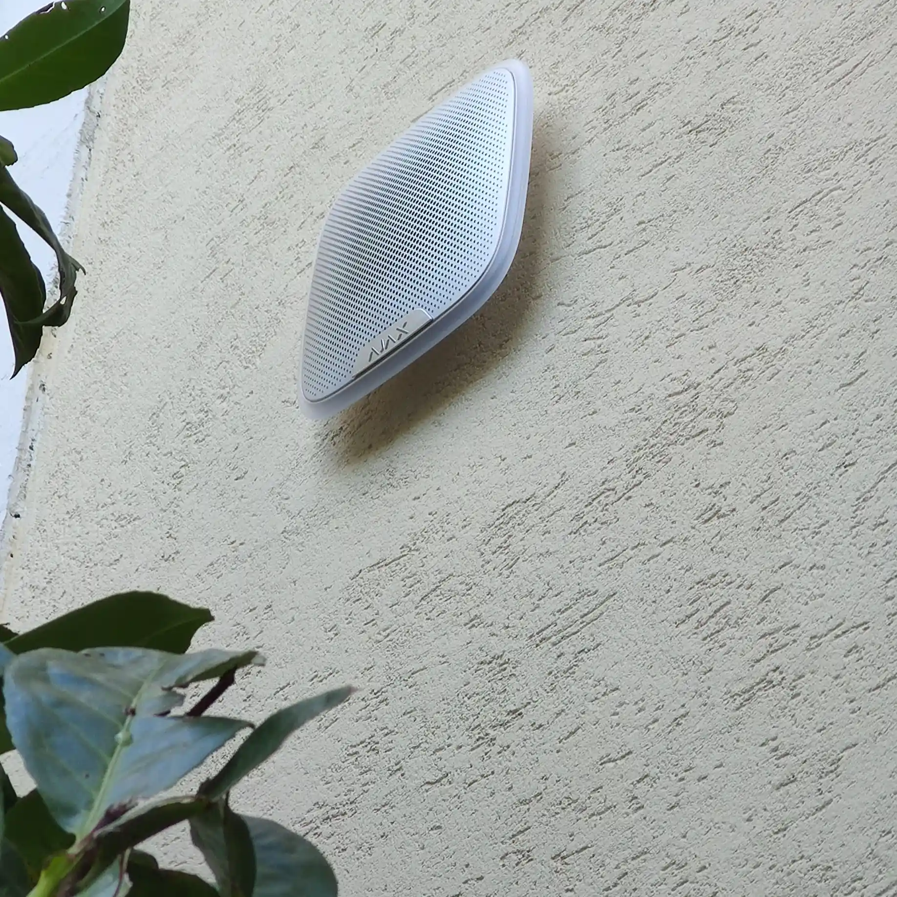 Installation d'une sirène extérieure système d'alarme 78